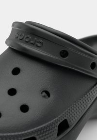Crocs CLASSIC PLATFORM - Heeled mules - black