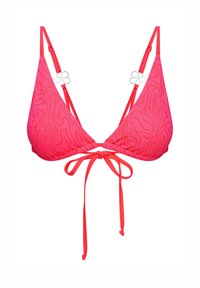 Różowy bikini z trójkątnym stanikiem o teksturowanym wzorze, regulowanymi ramiączkami i zapięciem na kokardkę. Posiada srebrne akcenty w kształcie kwiatu na ramiączkach.