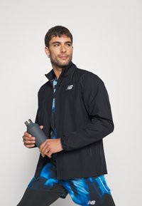 New Balance ACCELERATE  - Laufjacke - black