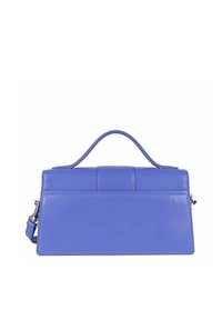 Borsa a tracolla in pelle viola con design strutturato, manico piatto e tracolla removibile. Presenta cuciture visibili e una texture liscia.