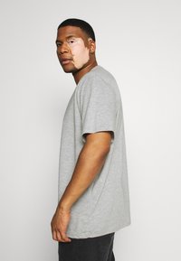 Pier One 5 PACK - Camiseta básica - khaki/grey/dark blue