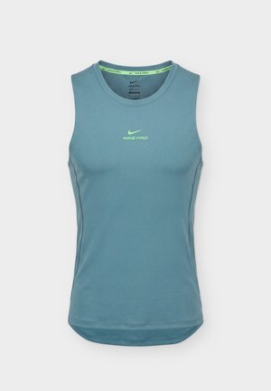 Ærmeløs blå atletisk tanktop med neongrønt "Nike Pro" logo og Nike swoosh foran, med Dri-FIT stofteknologi.