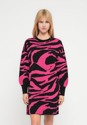 ONLHILLA O NECK DRESS - Strikkjoler - black/beetroot purple