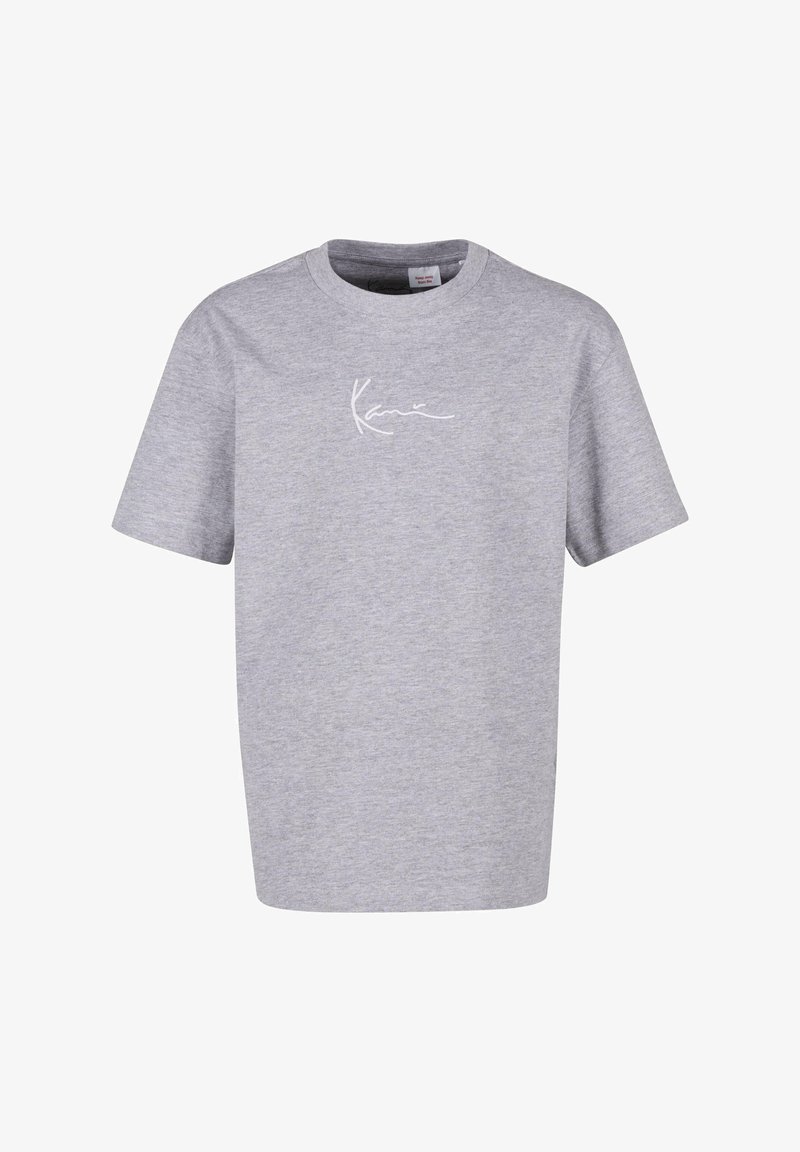 Šedé bavlněné tričko s krátkými rukávy a kulatým výstřihem. Na přední straně se nachází bílý ručně psaný logo, hladká textura a uvolněný střih.