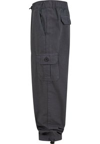 Pantalones cargo gris oscuro con cinturilla elástica, dos bolsillos laterales con solapas y botones, bolsillos en las costuras laterales y puños ajustables con cordón.