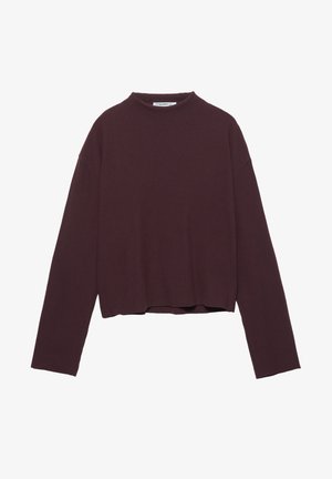 Donker bordeauxrode geribbelde top met lange mouwen, hoge halslijn en cropped zoom. Heeft ontspannen schouders en een gestructureerde stof.