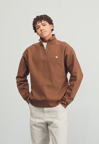 Carhartt WIP HALF ZIP AMERICAN SCRIPT - Sudadera - lumber