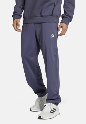 Marineblaue Sporthosen mit elastischem Bund, Seitentaschen und weißem Adidas-Logo; aus weichem, atmungsaktivem Stoff mit lässiger Passform.