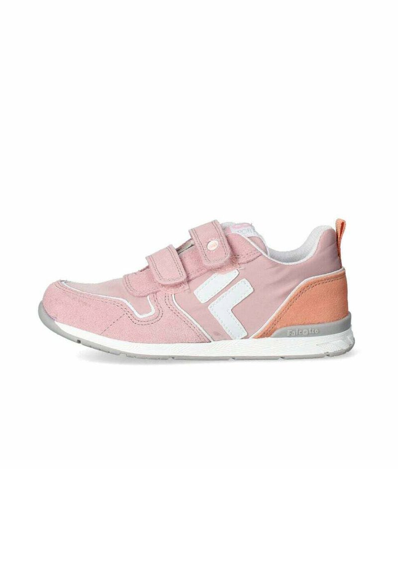 Sneaker rosa chiaro con tomaia in suede e tessuto, due cinturini in Velcro, dettagli bianchi e tacco arancione. Suola in gomma per aderenza.
