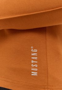 Mustang Longsleeve - braun