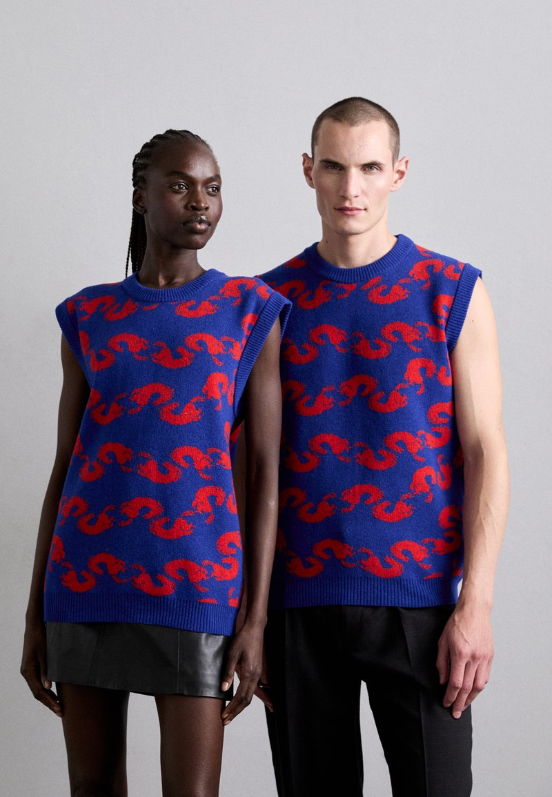 Henrik Vibskov SHRIMPY HORSE VEST UNISEX - Stickad tröja - blue/red