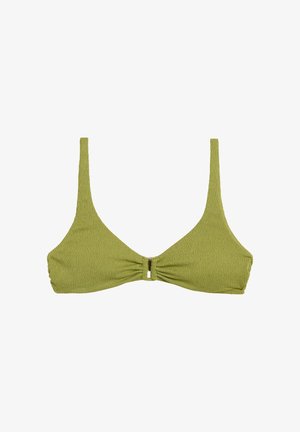 Parte superior de bikini de color verde claro con textura, tirantes delgados y un pequeño detalle recortado en el centro frontal, presentada sobre un fondo blanco.