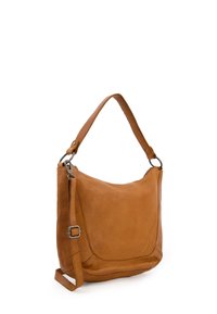 Tasche aus tanfarbener Leder mit einem einzelnen Tragegurt, die eine glatte Textur, eine abgerundete Form und ein verstellbares Schnallendetail aufweist.