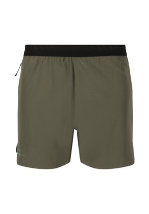 Olivgrüne Shorts mit einem schwarzen elastischen Bund, ausgestattet mit einer seitlichen Reißverschlusstasche und einem subtilen Streifenmuster auf der unteren linken Seite.