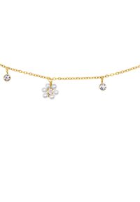 Collana tono oro con design a catena, caratterizzata da un pendant a forma di fiore in perle e cristalli, e due ciondoli rotondi in cristallo appesi.