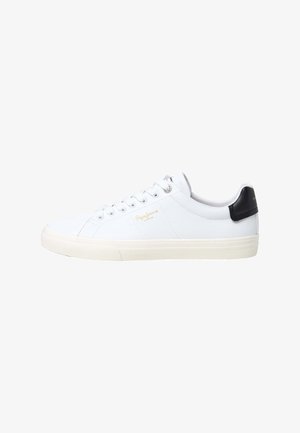 Trainers - white