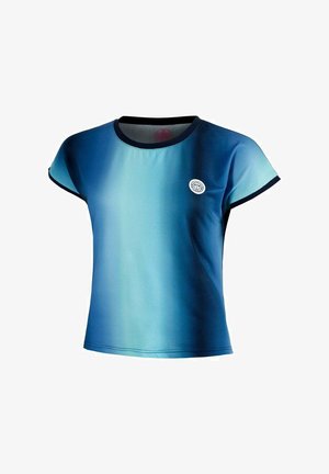 Camisa deportiva de manga corta en degradado azul con ribete negro en las mangas y el cuello, que presenta un pequeño logo circular en el lado izquierdo del pecho.