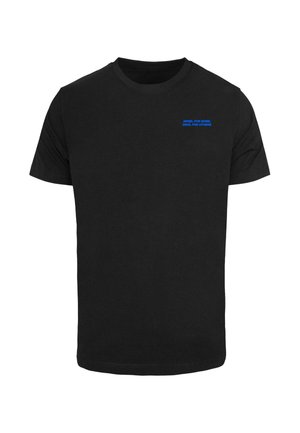 Černé bavlněné tričko s krátkým rukávem a kulatým výstřihem, na přední straně s modrým nápisem "ANDĚL PRO NĚKTERÉ, DĚVĚL PRO OSTATNÍ".