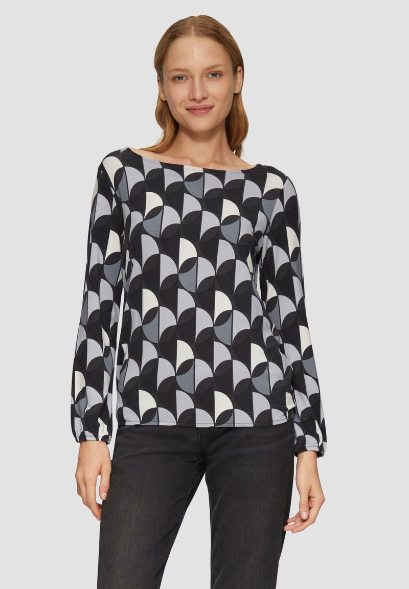 T-shirt à manches longues dans un motif géométrique noir, blanc et bleu clair, doté d'un col bateau et de poignets froncés avec une coupe décontractée.
