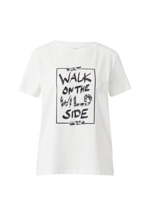 Biała bawełniana koszulka z czarnym graficznym nadrukiem z napisem "WALK ON THE WILD SIDE" z akcentem w postaci zwierzęcego wzoru na tekście.