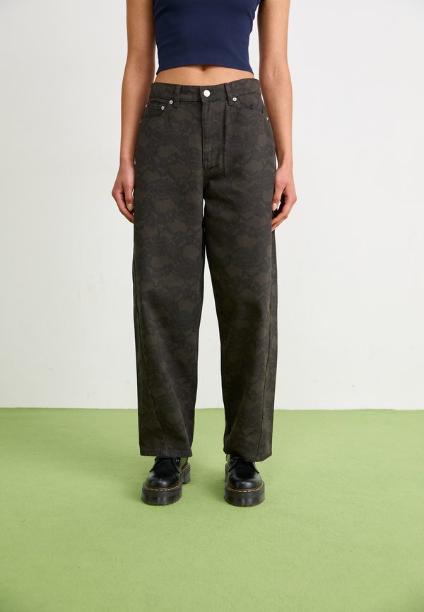 LEAH PRINTED - Baggy Jeans - chocolate