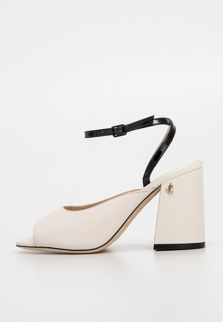 Jimmy Choo Sandalen met hoge hak crème Jimmy Choo Sandalen met hoge hak crème