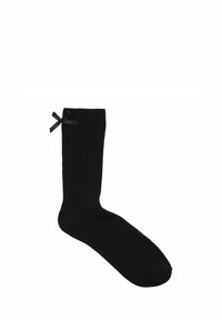 Sort ribbet strømpe med en satinbue accent øverst, lavet af blødt stof for komfort og varme, med et klassisk knæhøjt design.