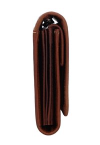 Braunes Leder-Bifold-Portemonnaie, zusammengefaltet und geschlossen, mit mehreren Kartenfächern und einer Münztasche mit Druckknopfverschluss.