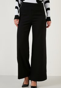 LELA Nohavice - black