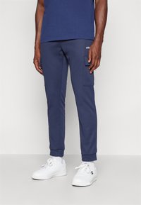 Jack & Jones Performance JPSTGORDON JJBASIC ICE CARGO PANTS - Hlače - navy blazer