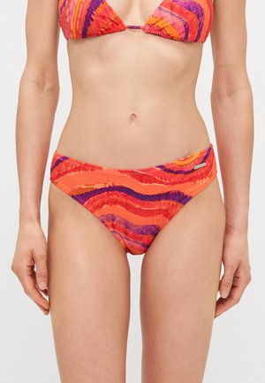 Bikini-Set mit einem dreieckigen Oberteil und passenden hochgeschnittenen Slips. Bunte wellenförmige Muster in Orange, Lila und Rot. Texturiertes Material.