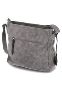 Sac à épaule en faux cuir texturé gris, avec une poche avant zippée et une sangle réglable, arborant une conception légèrement décontractée.