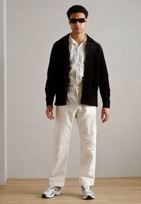 Esprit STRAIGHT PLEAT - Hlače - off white