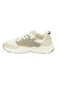Beige and white sneaker made of mesh and suede, featuring a textured midsole, gray accents, and contrasting lace detail.