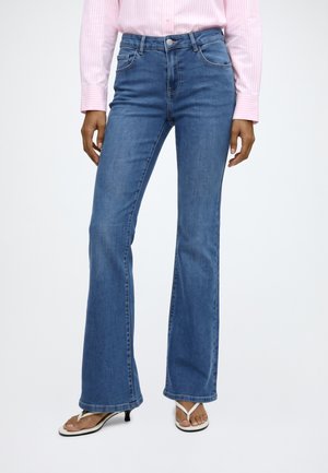 Vero Moda, VMNANY FLARED JEANS  - Дънки с широк крачол - medium blue