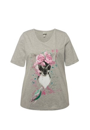 T-shirt grigia a V in cotone con maniche corte, decorata con un'illustrazione di una volpe circondata da rose rosa e dettagli floreali.