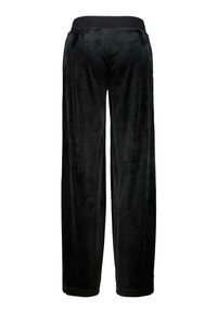 Melnas platajās svārkos izgatavoti no mīksta auduma, ar elastīgu jostu un gludu tekstūru. Nav redzamu kabatu vai rotājumu.