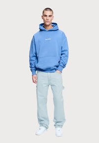Pegador DAULE BAGGY WORKWEAR - Vrečaste kavbojke - sand washed blue