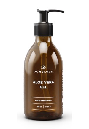 Braune Kunststoffflasche mit schwarzer Pumpe, beschriftet mit "Junglück Aloe Vera Gel", 250 ml feuchtigkeitsspendendes Gel für die Hautpflege.