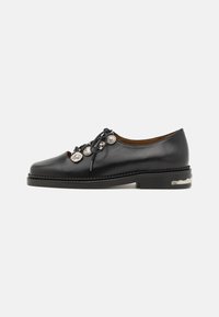 Toga Derbies - black
