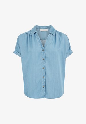 Svijetloplava traper košulja kratkih rukava s prednjim gumbima, savijenim manšetama i ovratnikom, prikazana na bijeloj pozadini.