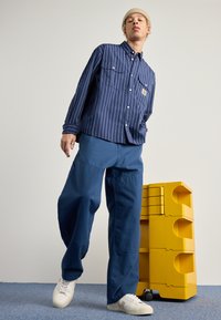 Carhartt WIP WIDE PANEL PANT - Stolarske traperice - blue-grey