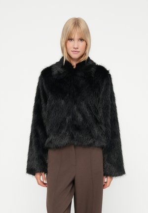 PCJILLA SHORT FLUFFY JACKET - Zimní bunda - black