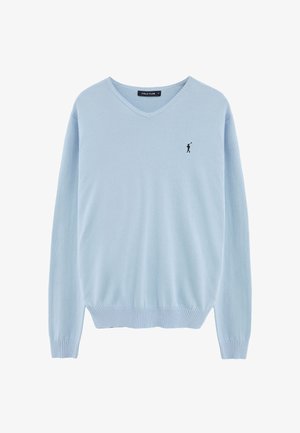 Jasnoniebieski sweter z dekoltem w serek, z długimi rękawami, ściągaczami przy mankietach i na dole oraz małym czarnym logo polo z graczem na lewej piersi.