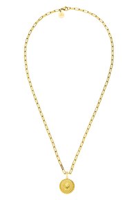 Goldene Metallkette mit einer flachen Gliederung und einem runden Anhänger, der ein detailliertes, strukturiertes Design und einen verdrillten Rand aufweist.