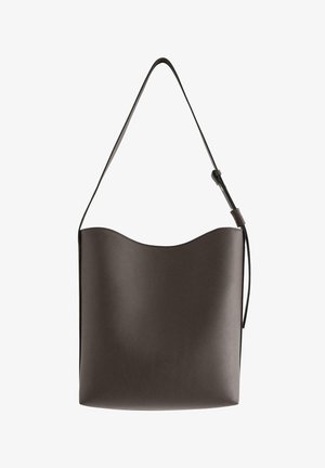 Tummanruskea nahkainen olkalaukku, jossa on kaareva yläreuna ja sivulla säädettävä soljellinen hihna.