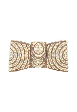 Pochette ornée de motifs circulaires en or et perles, avec un rabat central, sur fond blanc.