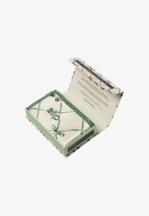 Rankning 16: Slip - SLIP PURE SILK QUEEN PILLOWCASE WITH LACE TRIM - Ansiktsvård - tillbehör