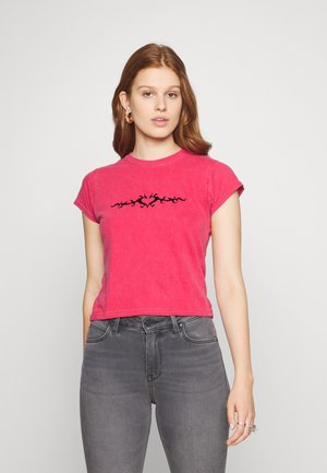 TATOO GRAPHIC - Print T-shirt - red
