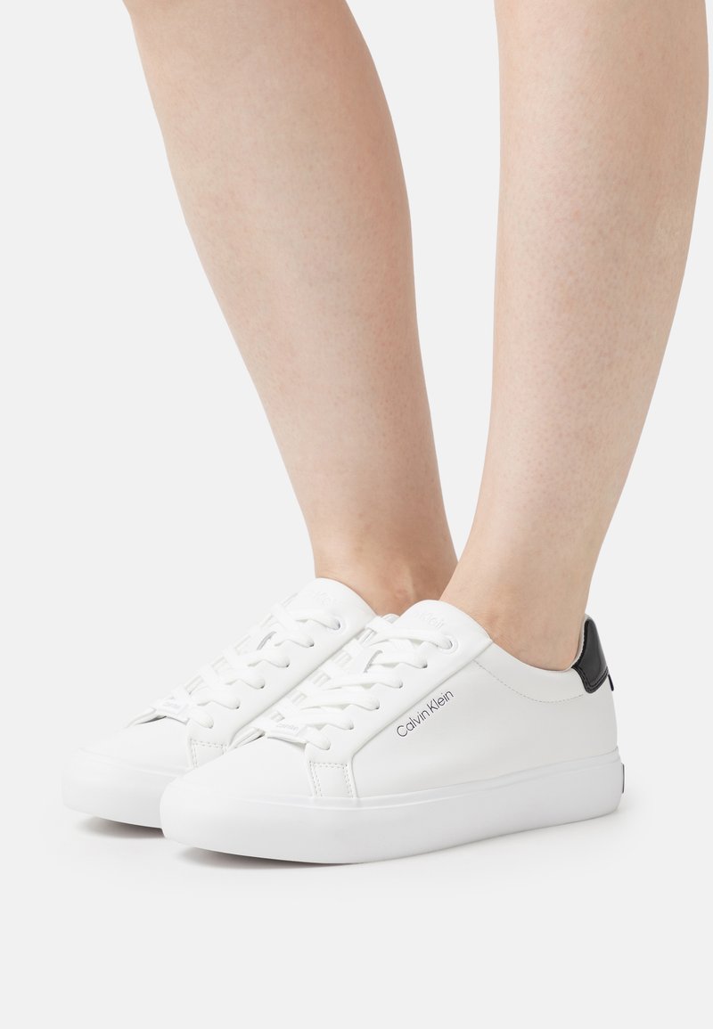 Calvin Klein LACE UP Sneakers laag white/black/wit Zalando.nl